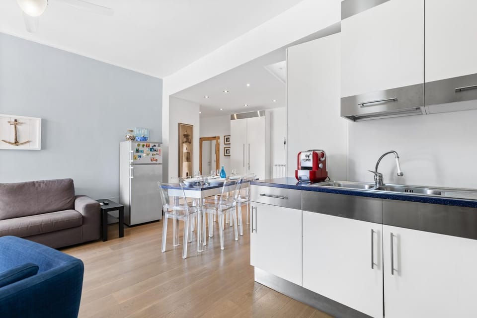 Hostdomus - Blu Finale Apartment in Finale Ligure