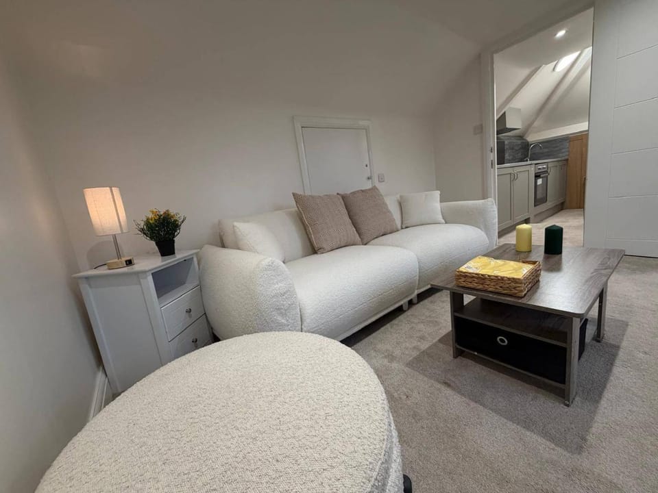 Kitchen or kitchenette, Living room, Seating area, oven, stove