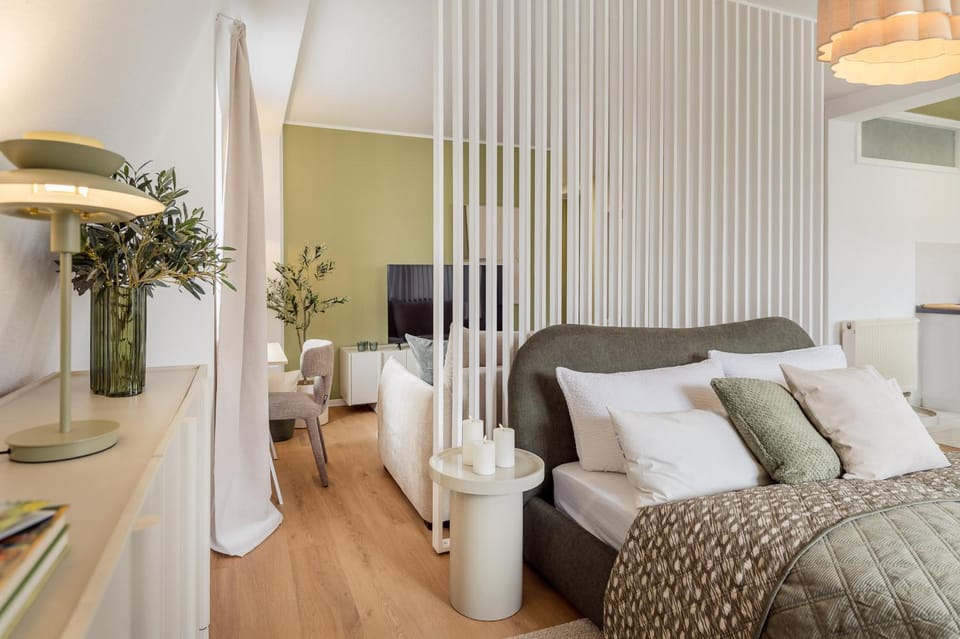 Photo of the whole room, Bedroom