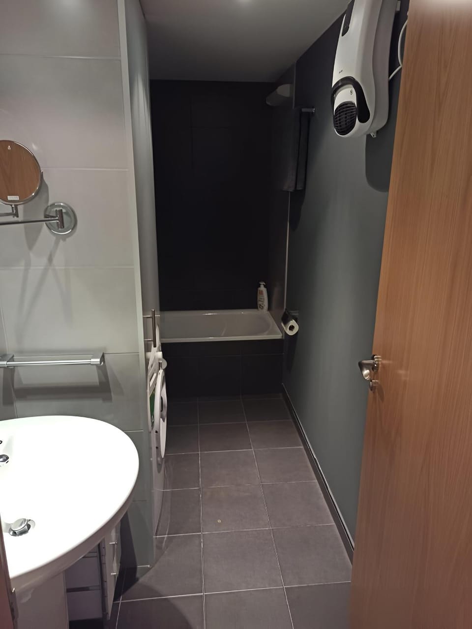 Bathroom, washing machine