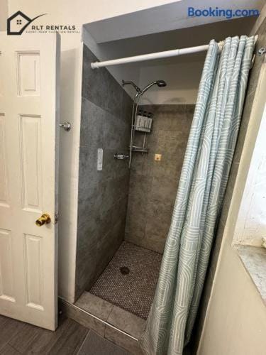 Shower, Bathroom, storage