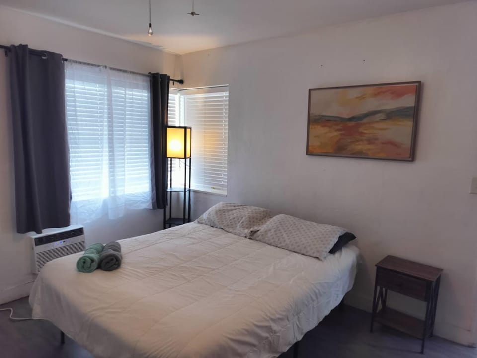 Bed, Day, Photo of the whole room, Bedroom, towels