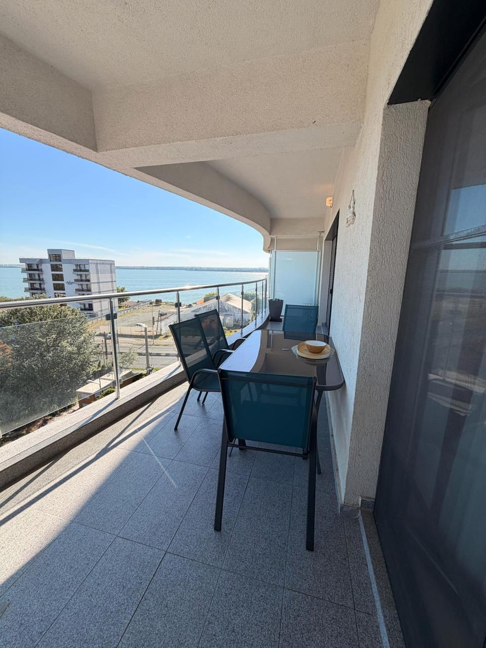 Azure Casa del Mar - Mamaia Nord Apartment in Constanta