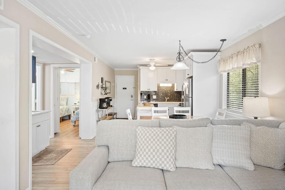 2BR Beach Villa with Balcony Pool Tennis Access Apartment in Hilton Head Island
