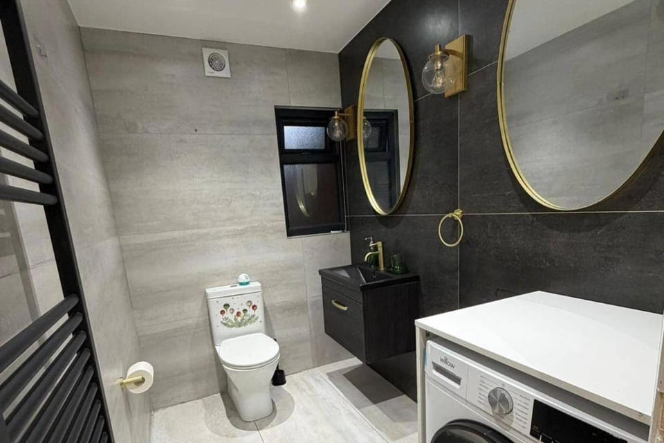 2 Bed - Sleeps 4 - Hot Tub & Bbq Apartment in London