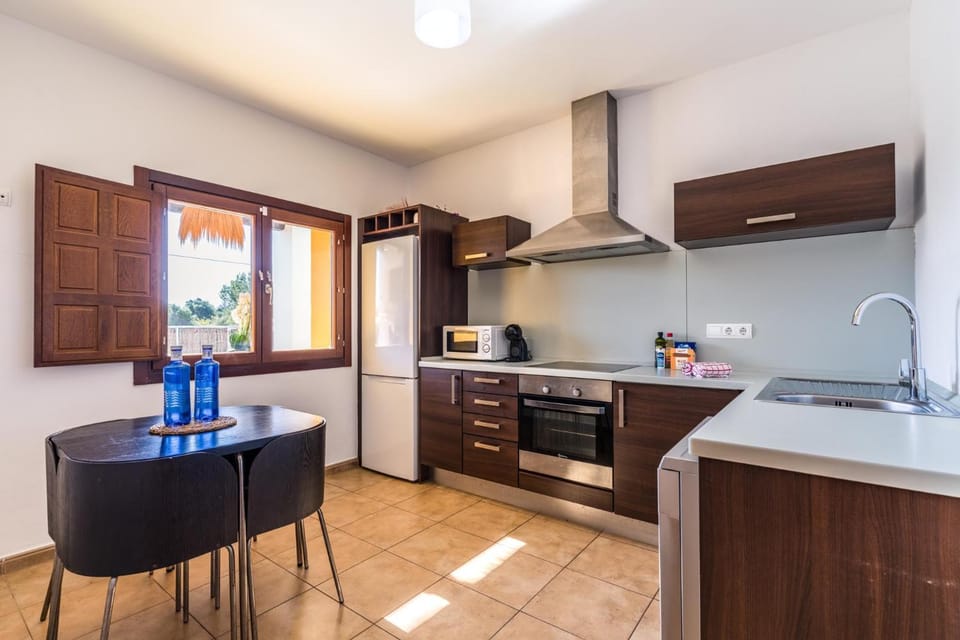 Kitchen or kitchenette, Dining area, dishwasher, oven, stove, toaster