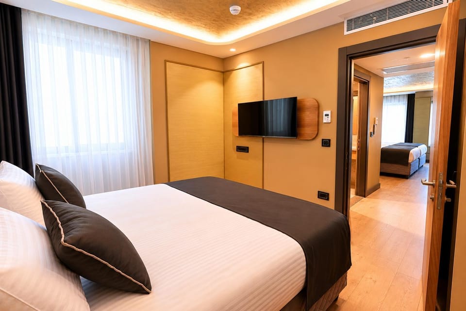 Communal lounge/ TV room, Bed, TV and multimedia, Photo of the whole room, Bedroom, wardrobe