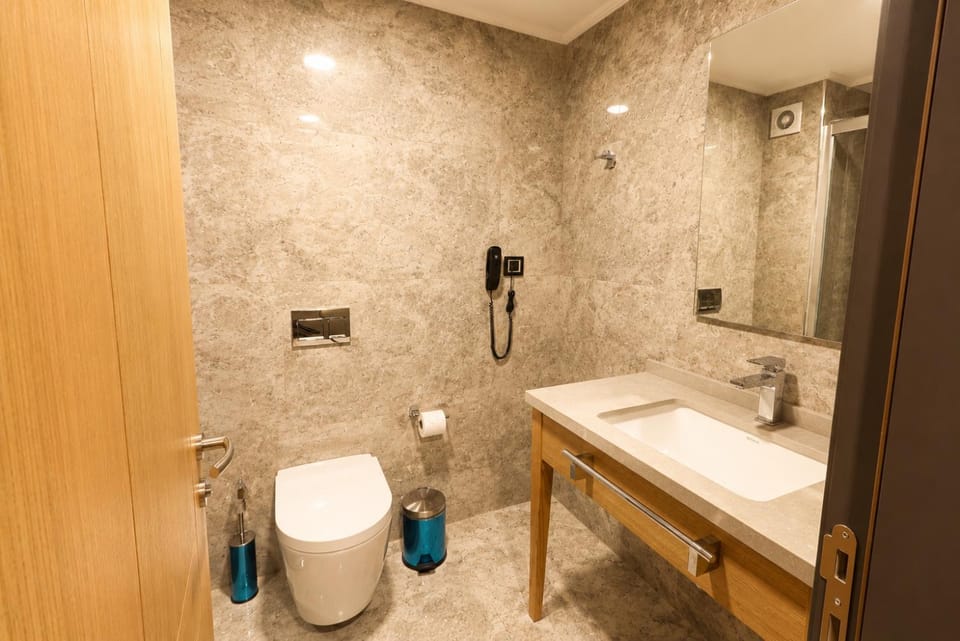 Shower, Toilet, Bathroom, towels