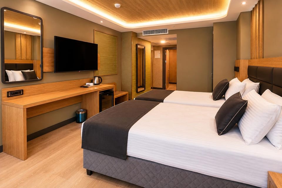 Bed, TV and multimedia, Photo of the whole room, Bedroom, wardrobe
