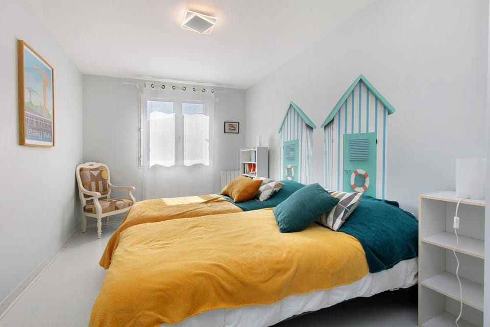Living room, Bedroom