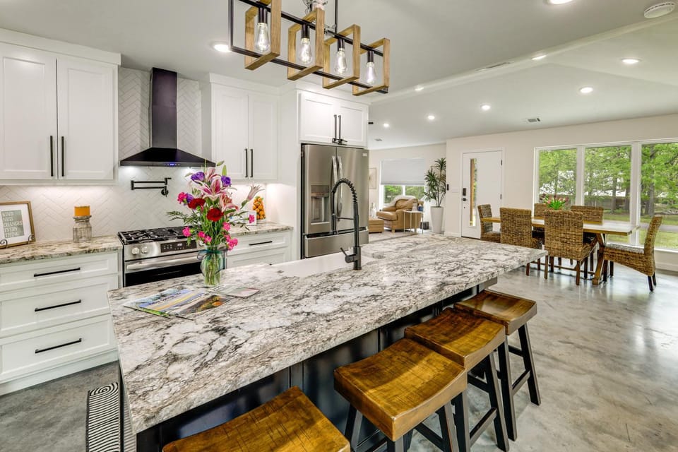 Modern-Style Home w/ Patio, Near Greers Ferry Lake House in Greers Ferry Lake