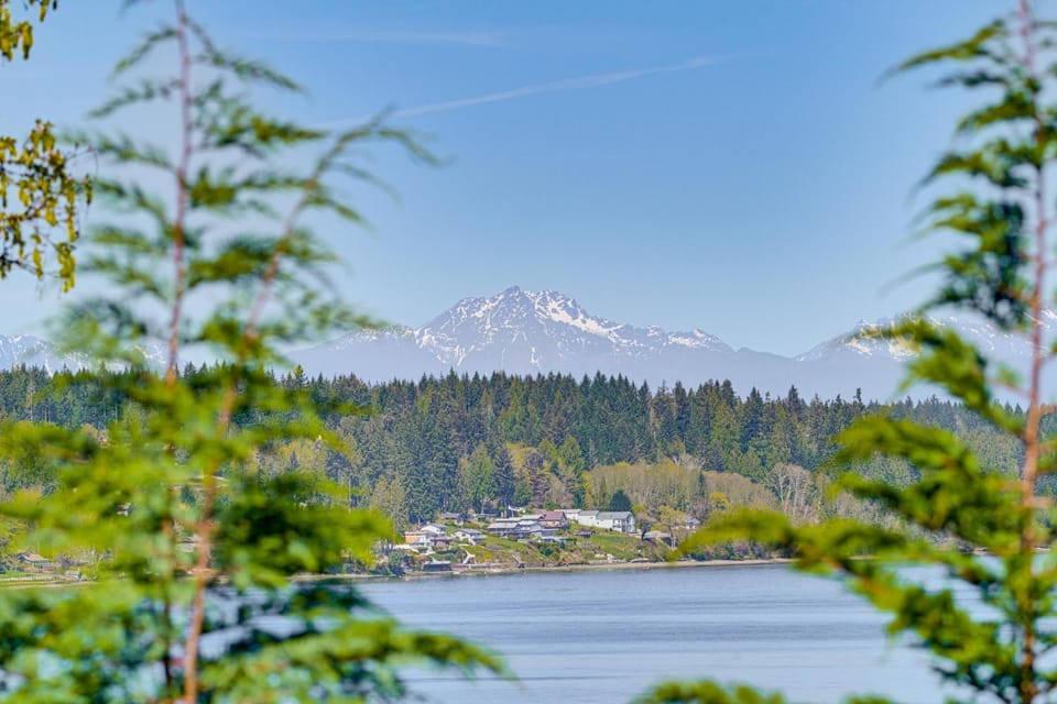 Private Beach & Hot Tub! Family Gem on Puget Sound House in Puget Sound
