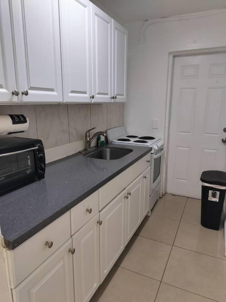 Comfortable Large Studio-J Apartment in Hollywood