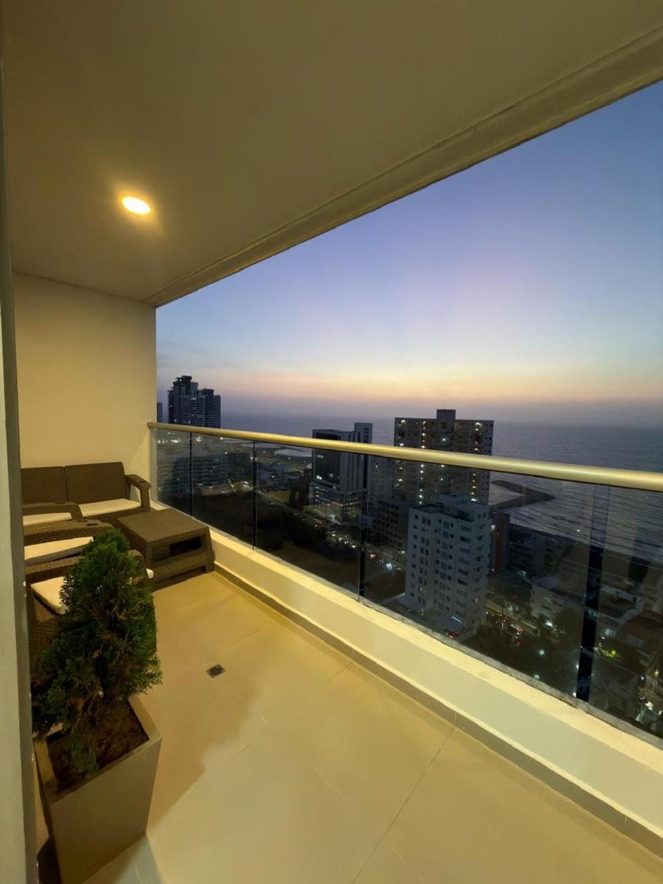 Amplio y Lujoso Apartamento - Vista al mar y Cerca al centro PISO ALTO Apartment in Cartagena