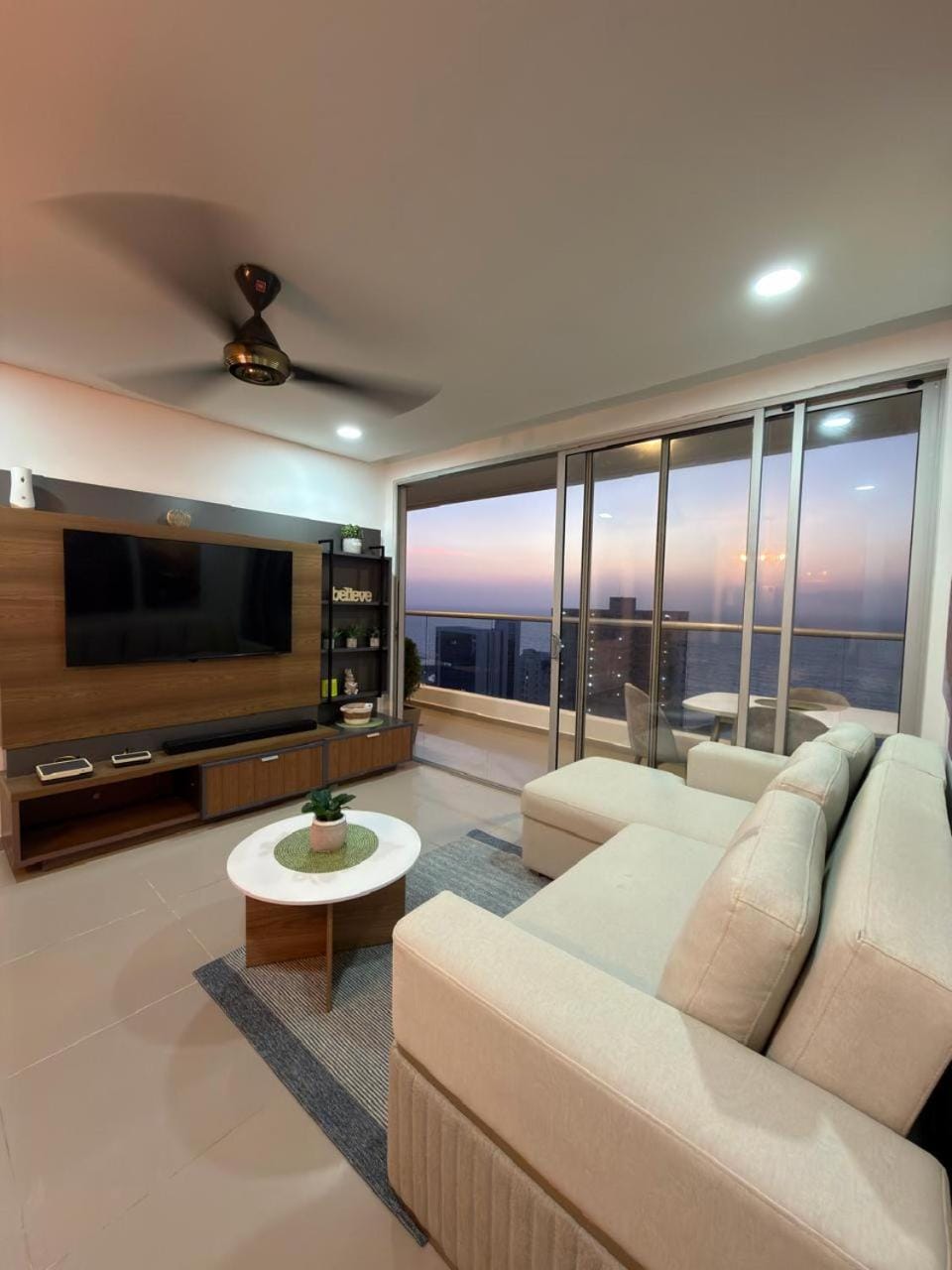 Amplio y Lujoso Apartamento - Vista al mar y Cerca al centro PISO ALTO Apartment in Cartagena