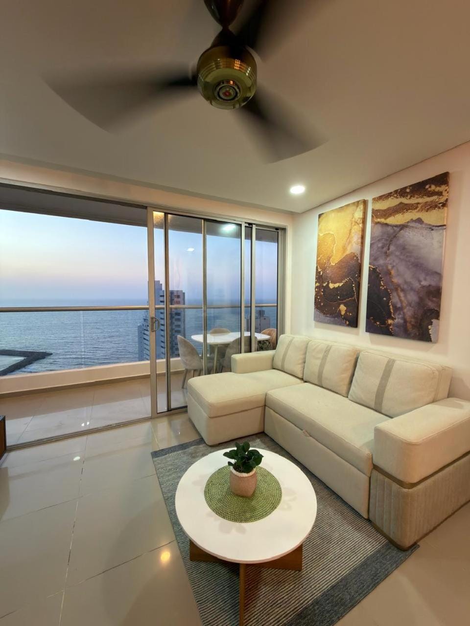 Amplio y Lujoso Apartamento - Vista al mar y Cerca al centro PISO ALTO Apartment in Cartagena