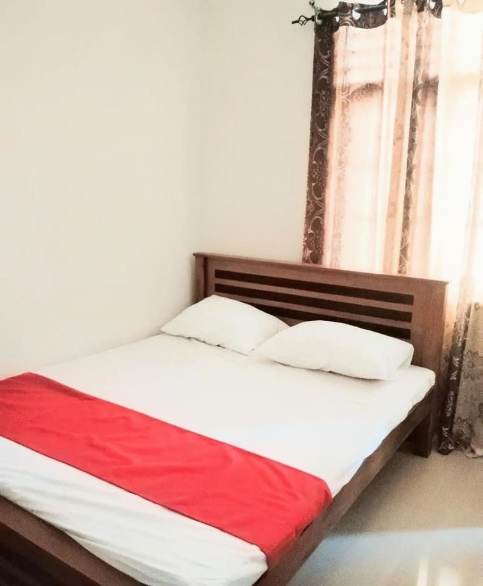 Brand New 2 Bedroom House AC room and Standard room with hot water House in Western Province