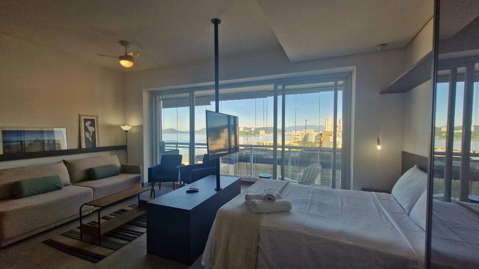 Photo of the whole room, Sea view