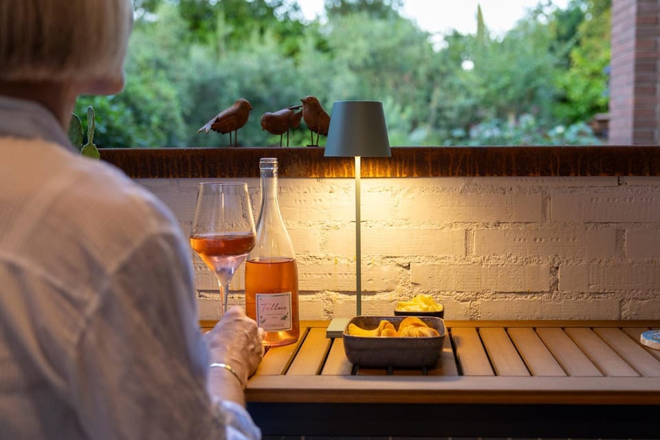 Balcony/Terrace, Food and drinks, group of guests
