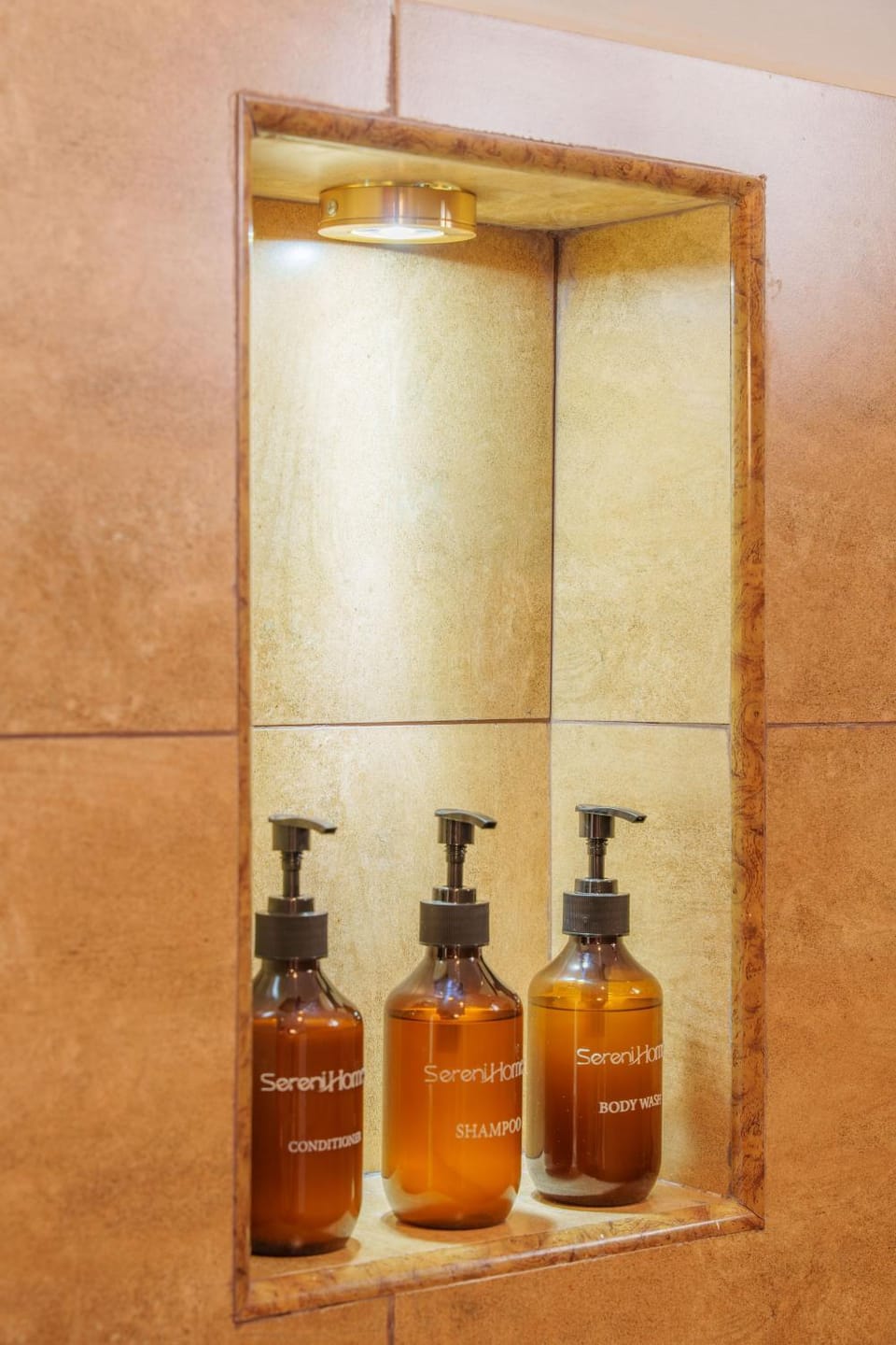 Shower, Toilet, Property building, Bathroom