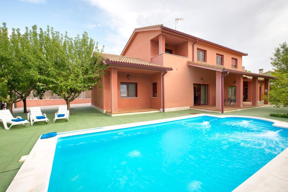 Pool view, Swimming pool, sunbed
