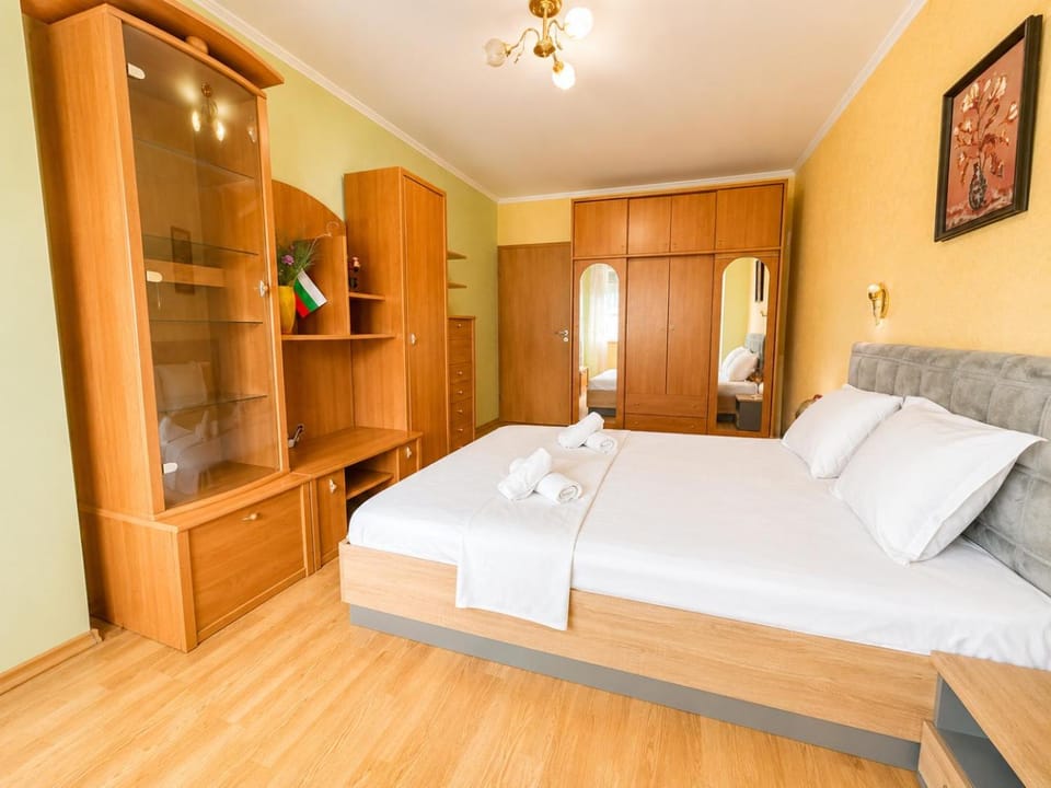 Bed, Photo of the whole room, Bedroom, towels, wardrobe