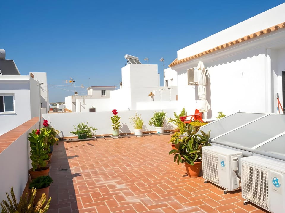 Habitacion SIN COCINA centrico con Aire acondicionado terraza azotea compartida Apartment in Conil de la Frontera
