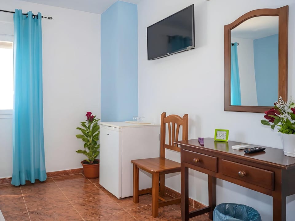 Habitacion SIN COCINA centrico con Aire acondicionado terraza azotea compartida Apartment in Conil de la Frontera
