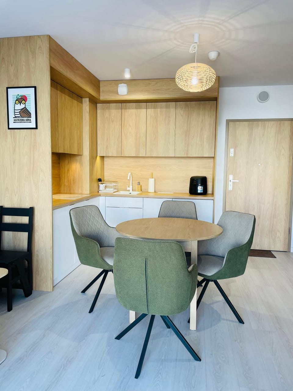 TV and multimedia, Kitchen or kitchenette, Seating area, Dining area, dishwasher, stove, kitchen