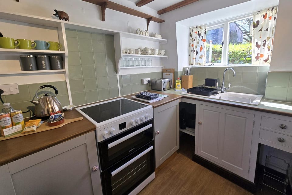 Kitchen or kitchenette, kitchen