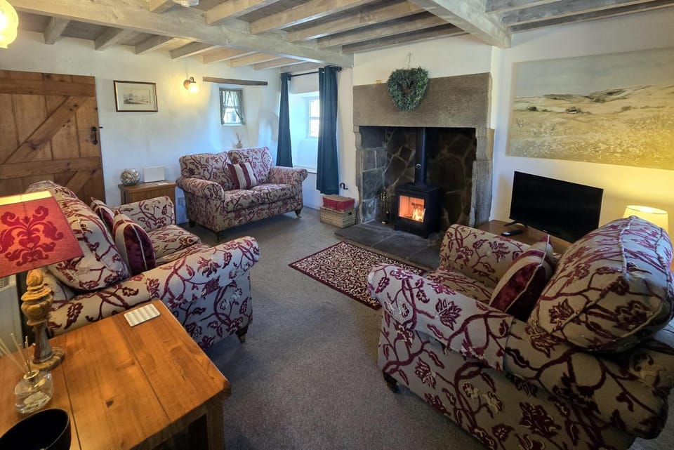 Seating area, fireplace