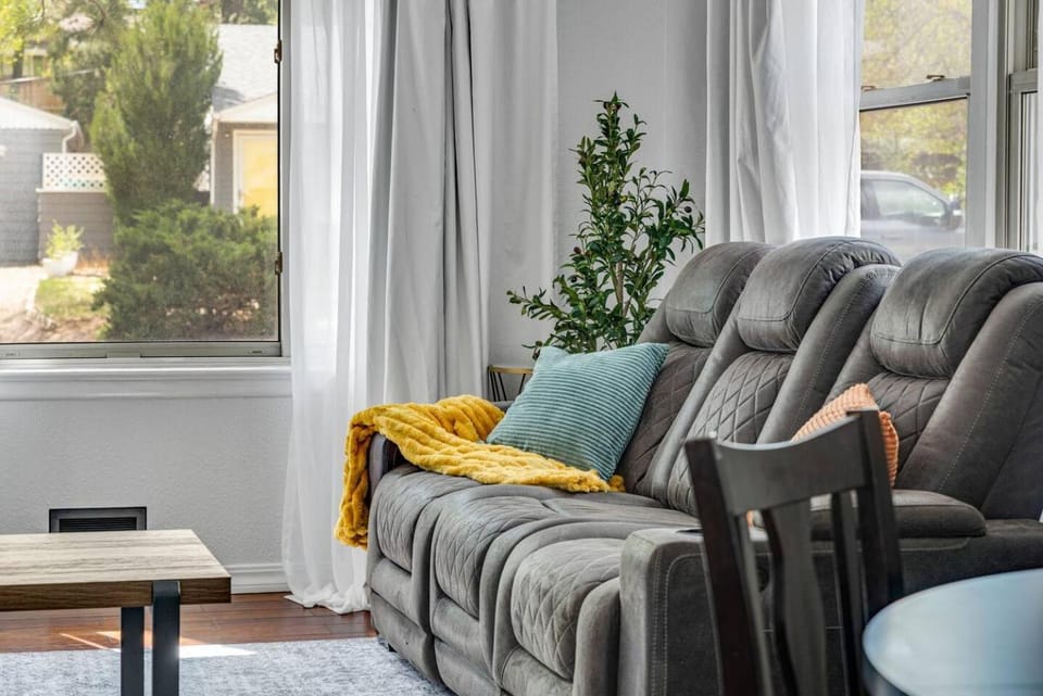 Bright 2BR Broadmoor Basecamp | King Bed House in Colorado Springs