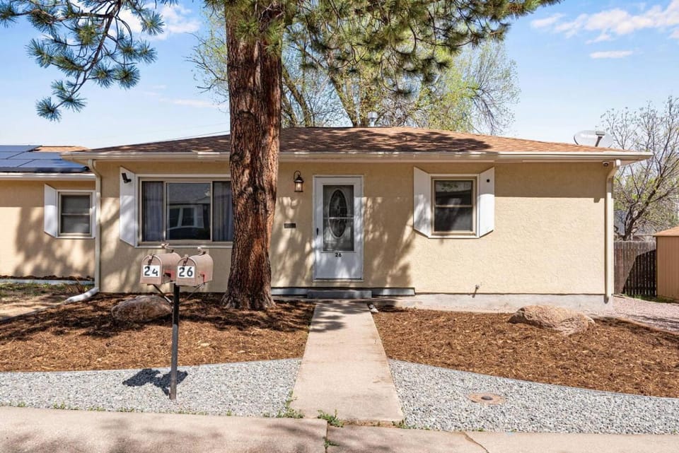 Bright 2BR Broadmoor Basecamp | King Bed House in Colorado Springs