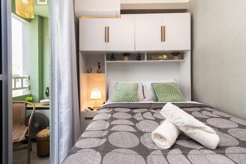 Bed, Bedroom, towels, air conditioner