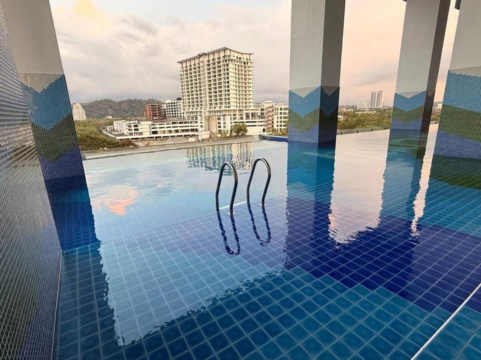 Baysuite by Peach 2BR 2Bathroom 3 Queen Beds Apartment in Kota Kinabalu