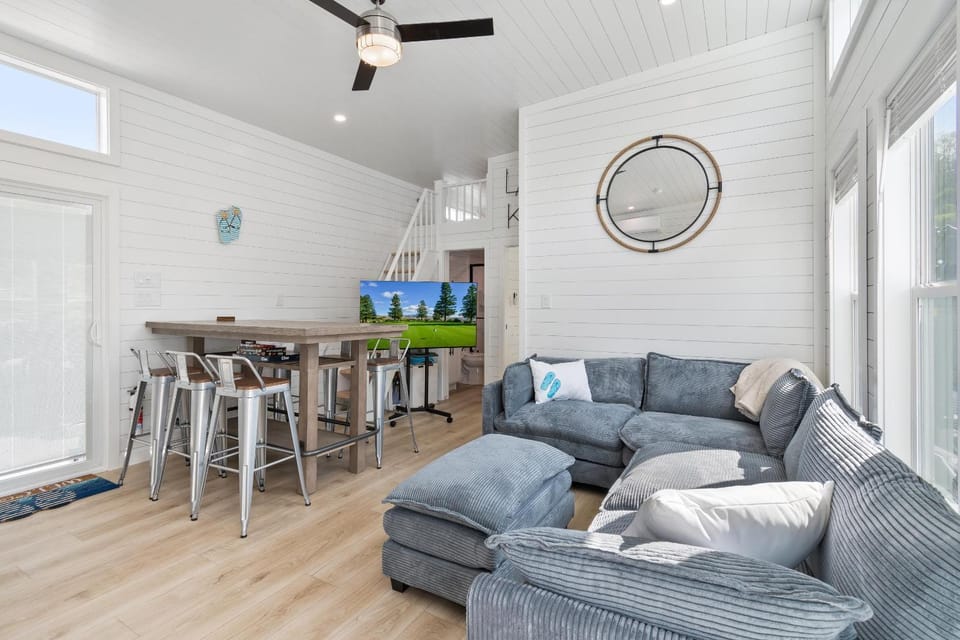 Flip Flops & Sunset Views House in Lake Cumberland