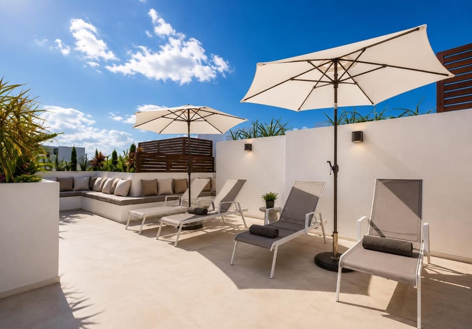 Balcony/Terrace, sunbed