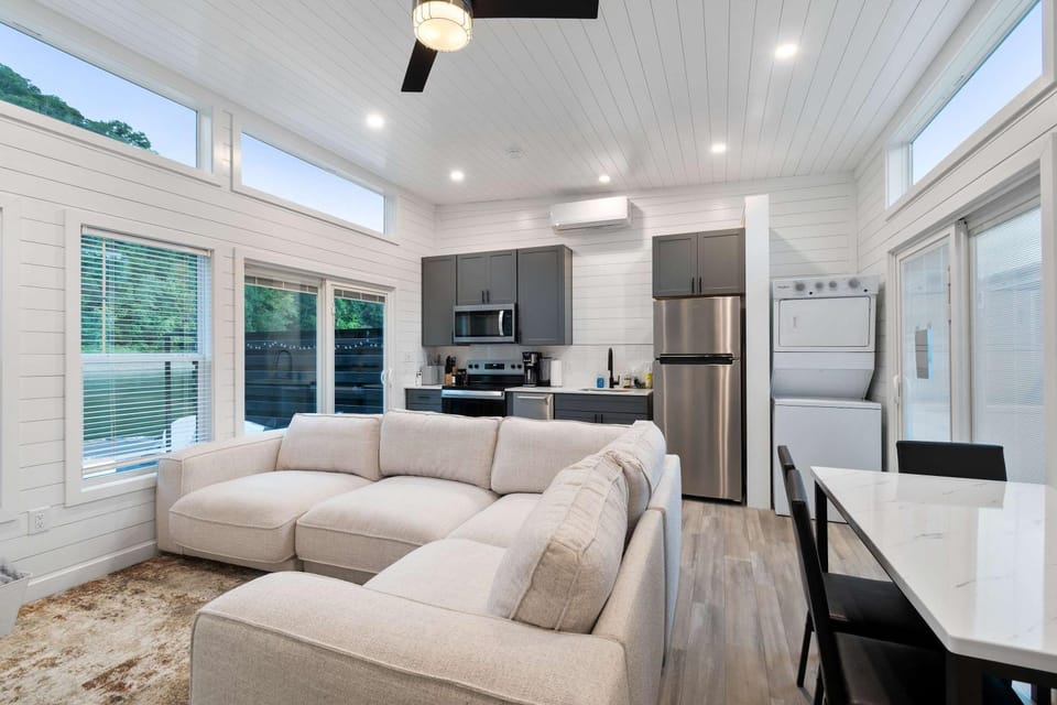 Large On-the-Water Stay w Boat Ramp Access House in Lake Cumberland