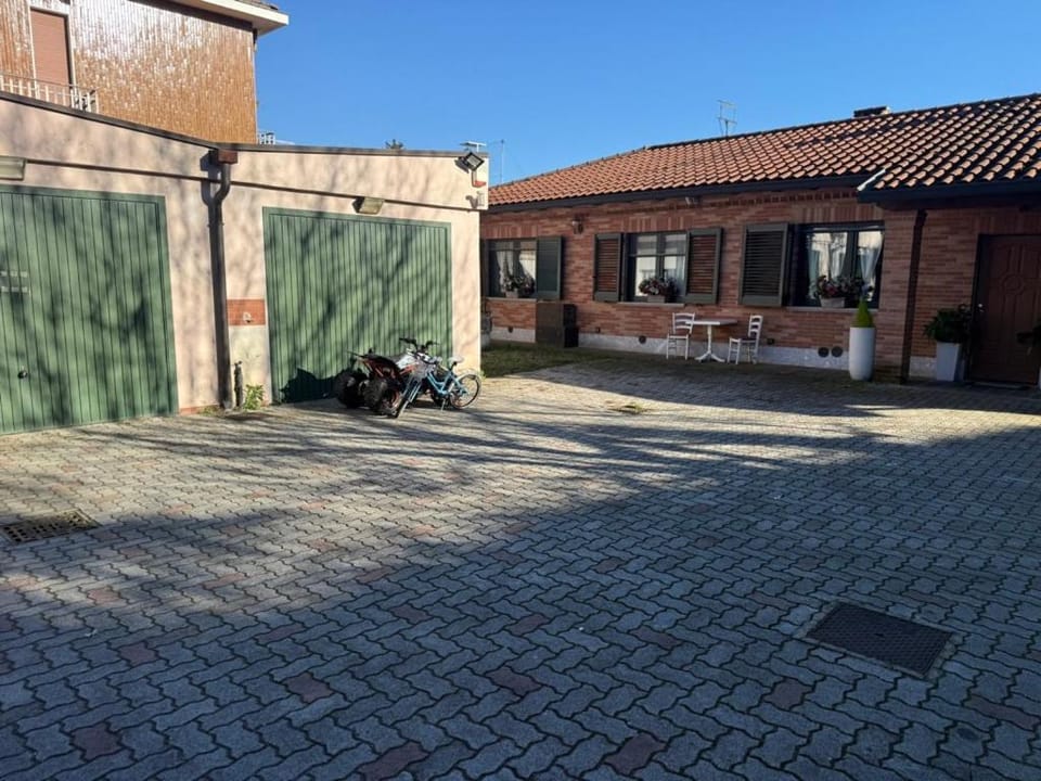 Residenza dei pini lacchiarella Villa in Lombardy