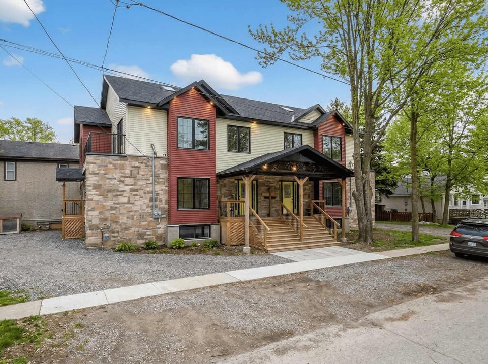 Massive Master BD 2 Kings Plus Ensuite Apartment in Port Colborne