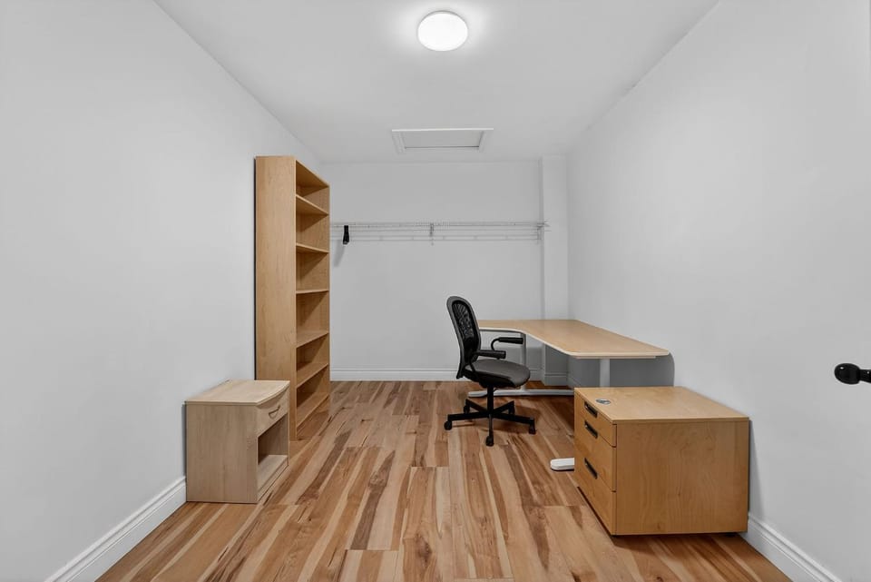 Massive Master BD 2 Kings Plus Ensuite Apartment in Port Colborne