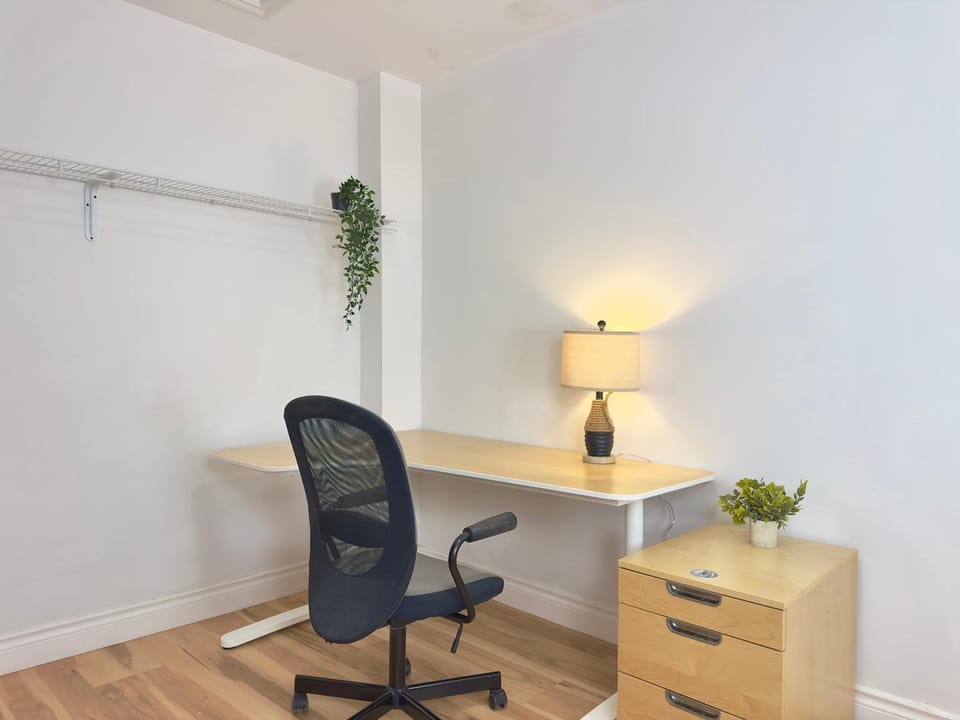 Massive Master BD 2 Kings Plus Ensuite Apartment in Port Colborne