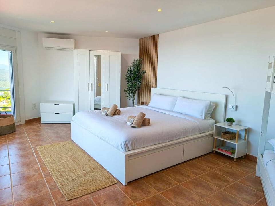 NEW Villa Top Rock 8 pers, spectacular views Villa in Lloret de Mar