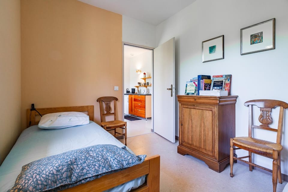 Living room, Bedroom