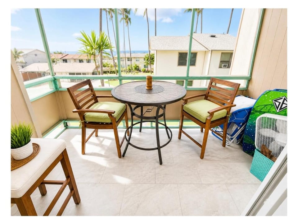 SHARE with working host, WiFi, AC, Pool, walk to Downtown, 15 min to airport - Friendly Cats in house Vacation rental in Holualoa