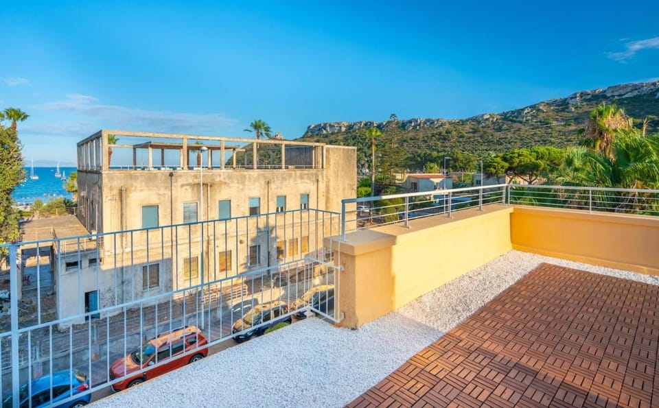 Sella Del Diavolo Terrace Sea View Wi-Fi AC Apartment in Cagliari