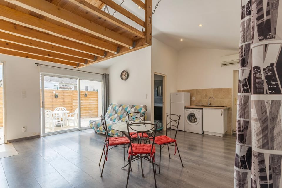Studio cosy mezzanine et terrasse House in Mallemort
