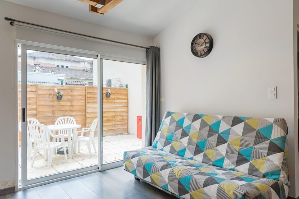 Studio cosy mezzanine et terrasse House in Mallemort
