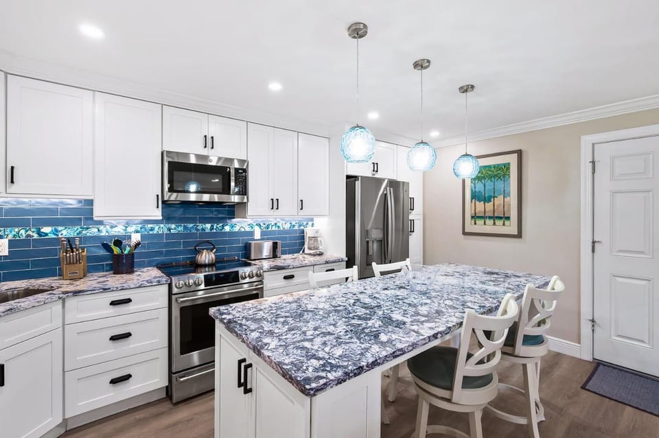 #1631 Sanibel Moorings Dock View House in Sanibel Island