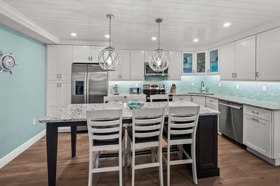 #1641 Sanibel Moorings Dock View House in Sanibel Island
